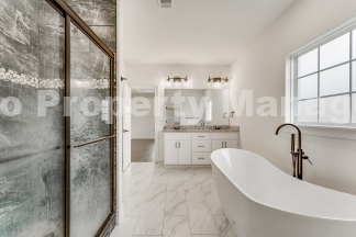 Modern Elegance: Spacious 4-Bedroom Rental in Bentonville