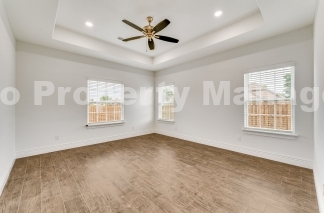 Modern Elegance: Spacious 4-Bedroom Rental in Bentonville