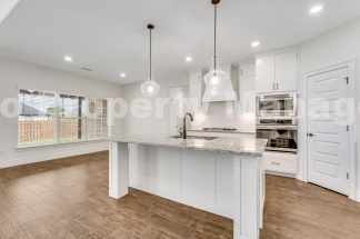 Modern Elegance: Spacious 4-Bedroom Rental in Bentonville
