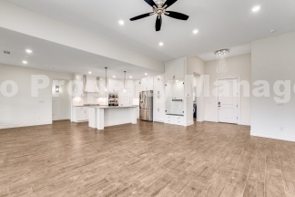 Modern Elegance: Spacious 4-Bedroom Rental in Bentonville