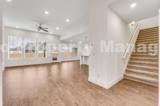 Modern Elegance: Spacious 4-Bedroom Rental in Bentonville