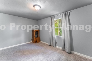 Cozy 2-Bedroom Retreat Near the Lake in Lowell