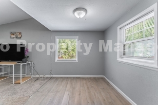 Cozy 2-Bedroom Retreat Near the Lake in Lowell