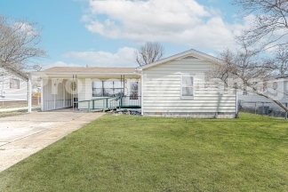 Classic Home in Rogers!