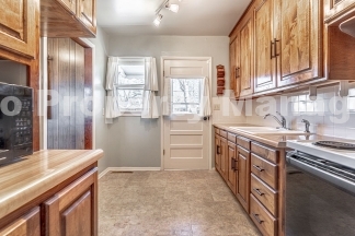 Classic Home in Rogers!
