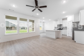 "Charming 3-Bedroom, 2-Bathroom Rental in Tranquil Pea Ridge Neighborhood"