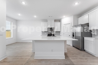 "Charming 3-Bedroom, 2-Bathroom Rental in Tranquil Pea Ridge Neighborhood"