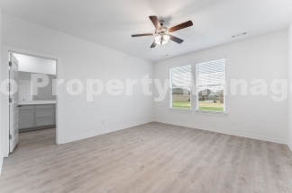 "Charming 3-Bedroom, 2-Bathroom Rental in Tranquil Pea Ridge Neighborhood"