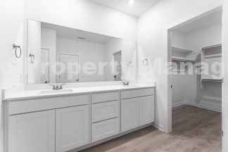 "Charming 3-Bedroom, 2-Bathroom Rental in Tranquil Pea Ridge Neighborhood"