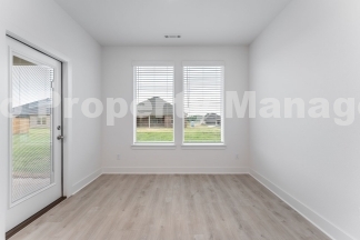 "Charming 3-Bedroom, 2-Bathroom Rental in Tranquil Pea Ridge Neighborhood"