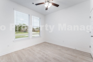 "Charming 3-Bedroom, 2-Bathroom Rental in Tranquil Pea Ridge Neighborhood"