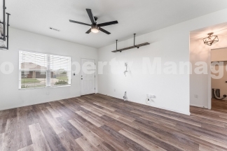 Charming 3-Bedroom Pet-Friendly Home with Fenced Yard in Bentonville