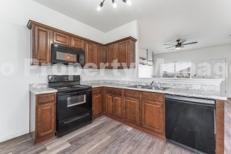 Charming 3-Bedroom Pet-Friendly Home with Fenced Yard in Bentonville