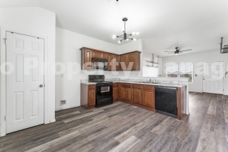 Charming 3-Bedroom Pet-Friendly Home with Fenced Yard in Bentonville