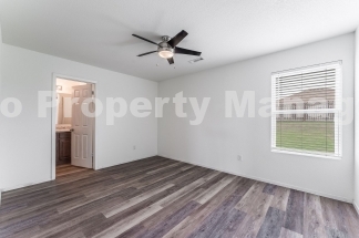 Charming 3-Bedroom Pet-Friendly Home with Fenced Yard in Bentonville