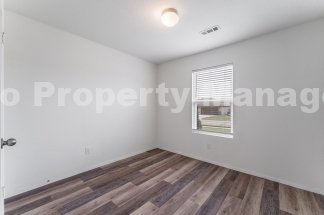 Charming 3-Bedroom Pet-Friendly Home with Fenced Yard in Bentonville