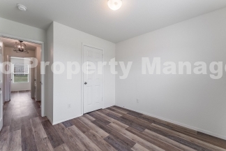 Charming 3-Bedroom Pet-Friendly Home with Fenced Yard in Bentonville