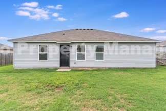 Charming 3-Bedroom Pet-Friendly Home with Fenced Yard in Bentonville