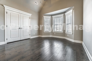 Brick Home in Rogers!