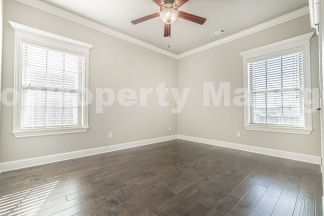 Brick Home in Rogers!