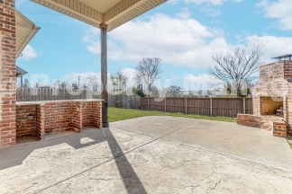 Brick Home in Rogers!