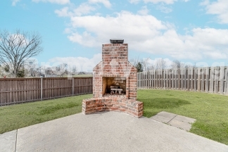 Brick Home in Rogers!