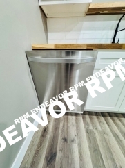 "Chic Urban Retreat: Remodeled 1-Bed, 1-Bath Oasis Awaits!"