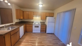 Conveniently Located 2 Bedroom Townhouse in SE Powellhurst/Gilbert