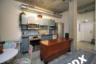 Fully Furnished Studio Condo In the Heart of the Pearl District!