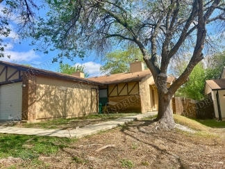 Spacious 2 Bedroom Duplex with Fireplace in Northeast San Antonio
