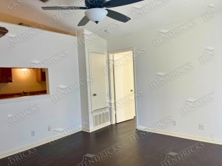 Spacious 2 Bedroom Duplex with Fireplace in Northeast San Antonio
