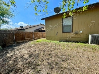 Spacious 2 Bedroom Duplex with Fireplace in Northeast San Antonio