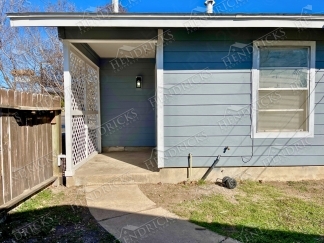 Charming 1 Bedroom Duplex Near Shopping and Schools in San Antonio