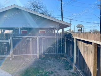 Charming 1 Bedroom Duplex Near Shopping and Schools in San Antonio