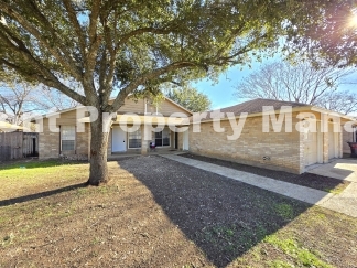 Newly Renovated 2-Bed, 2-Bath Sanctuary in San Antonio – Cozy Living Awaits at 8858 Meadow Range Street!