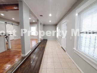 Charming Rental Opportunity in Vibrant San Antonio - 933 Lamar Street Awaits!