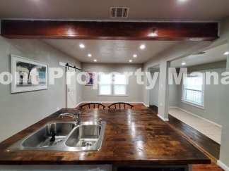 Charming Rental Opportunity in Vibrant San Antonio - 933 Lamar Street Awaits!