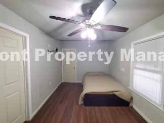 Charming Rental Opportunity in Vibrant San Antonio - 933 Lamar Street Awaits!