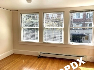 2nd Floor Apartment in Gorgeous Portland Heights Victorian!