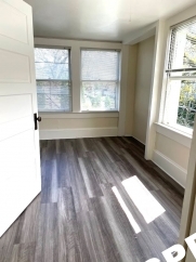 2nd Floor Apartment in Gorgeous Portland Heights Victorian!