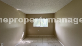 Charming 2-Bed Condo Retreat in West Palm Beach – Cozy Living Awaits!