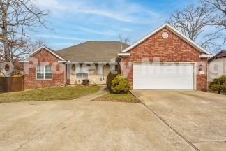 Charming 4-Bedroom Home in Rogers with Beautiful Natural Light!