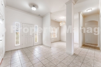 Charming 4-Bedroom Home in Rogers with Beautiful Natural Light!