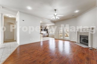 Charming 4-Bedroom Home in Rogers with Beautiful Natural Light!