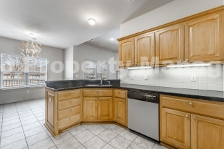 Charming 4-Bedroom Home in Rogers with Beautiful Natural Light!