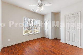 Charming 4-Bedroom Home in Rogers with Beautiful Natural Light!