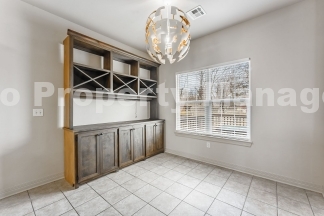 Charming 4-Bedroom Home in Rogers with Beautiful Natural Light!