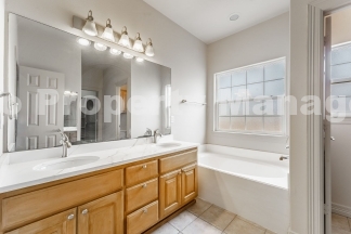 Charming 4-Bedroom Home in Rogers with Beautiful Natural Light!