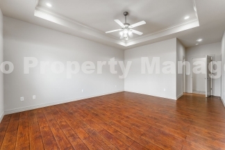 Charming 4-Bedroom Home in Rogers with Beautiful Natural Light!