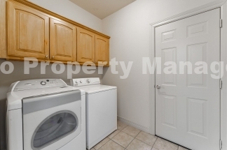 Charming 4-Bedroom Home in Rogers with Beautiful Natural Light!